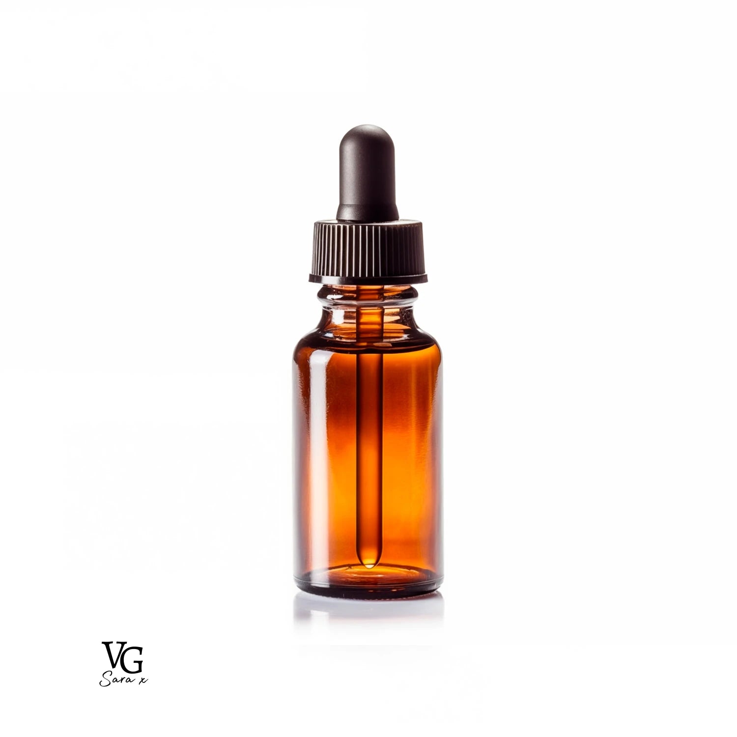 Transparent brown clear bottle of Hydrating formula serum vitamin c with aplicator